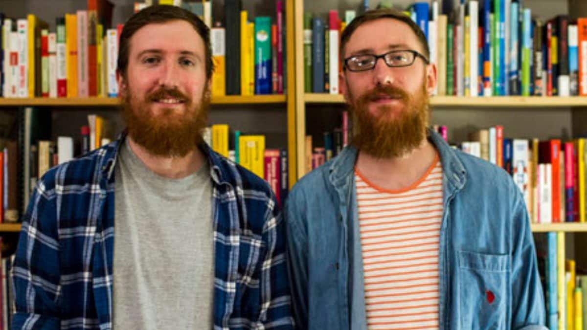 Les jumeaux qui parlent encore la langue inventée par des enfants : qu'est-ce que la criptofasie ? 2 Photo du profil professionnel de Michael et Matthew Youlden (Superpolyglotbros)