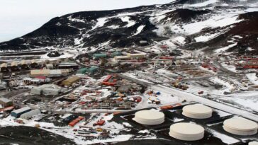 Les médecins se font retirer l'appendice quand ils voyagent en Antarctique. Bien que cela puisse sembler terrifiant, cela a beaucoup de sens 26 Les médecins se font retirer l'appendice lorsqu'ils voyagent en Antarctique. Bien que cela puisse sembler terrifiant, cela a beaucoup de sens