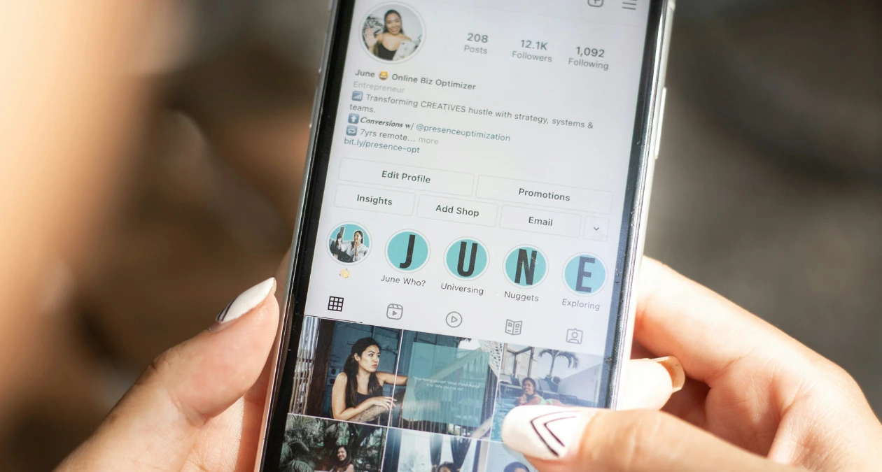 Les personnes peuvent-ils voir lorsque vous consultez leur profil, storie, moment, publication ou reel Instagram ? 2 Profil et publications Instagram