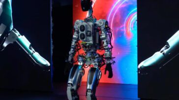 Les robots Optimus de Tesla révélés comme étant contrôlés par des humains lors de l'événement "We, Robot" 27 Tesla's Optimus robots revealed to be human-controlled at "We, Robot" event