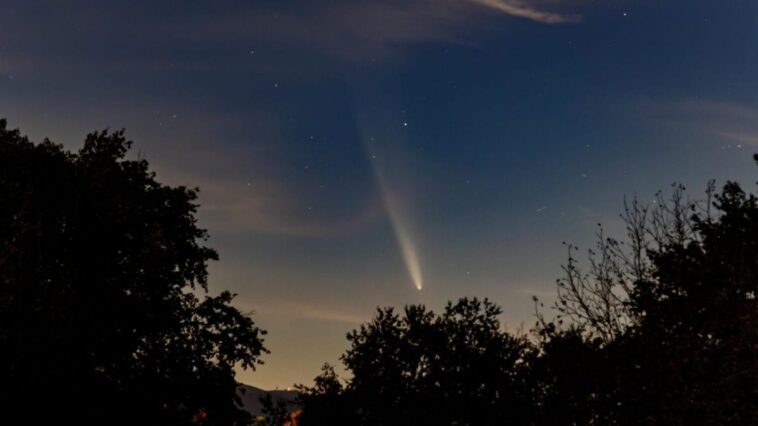 Où chercher la "comète du siècle" dans les ciels et comment la photographier avec un téléphone ou un appareil photo 1 Dove cercare la “cometa del secolo” nei cieli italiani e come fotografarla con telefono o fotocamera