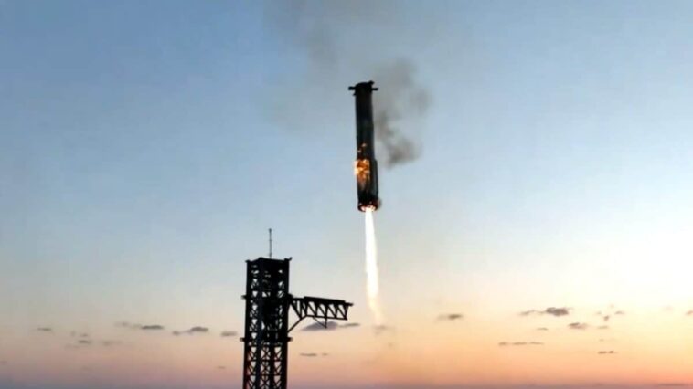 Pour la première fois, le booster Super Heavy revient à la base : la vidéo du lancement historique de SpaceX 1 SPACEX | Le vidéo de retour de Super Heavy dans la base au Texas
