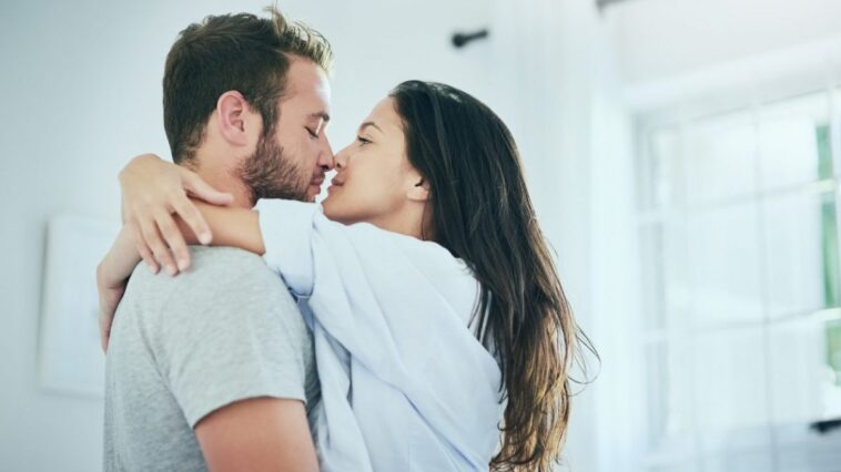 Pourquoi nous nous embrassons : une étude révèle l'origine probable de ce geste romantique 1 Image