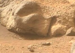 Cos’è lo strano volto umano avvistato su Marte dal rover Perseverance della NASA