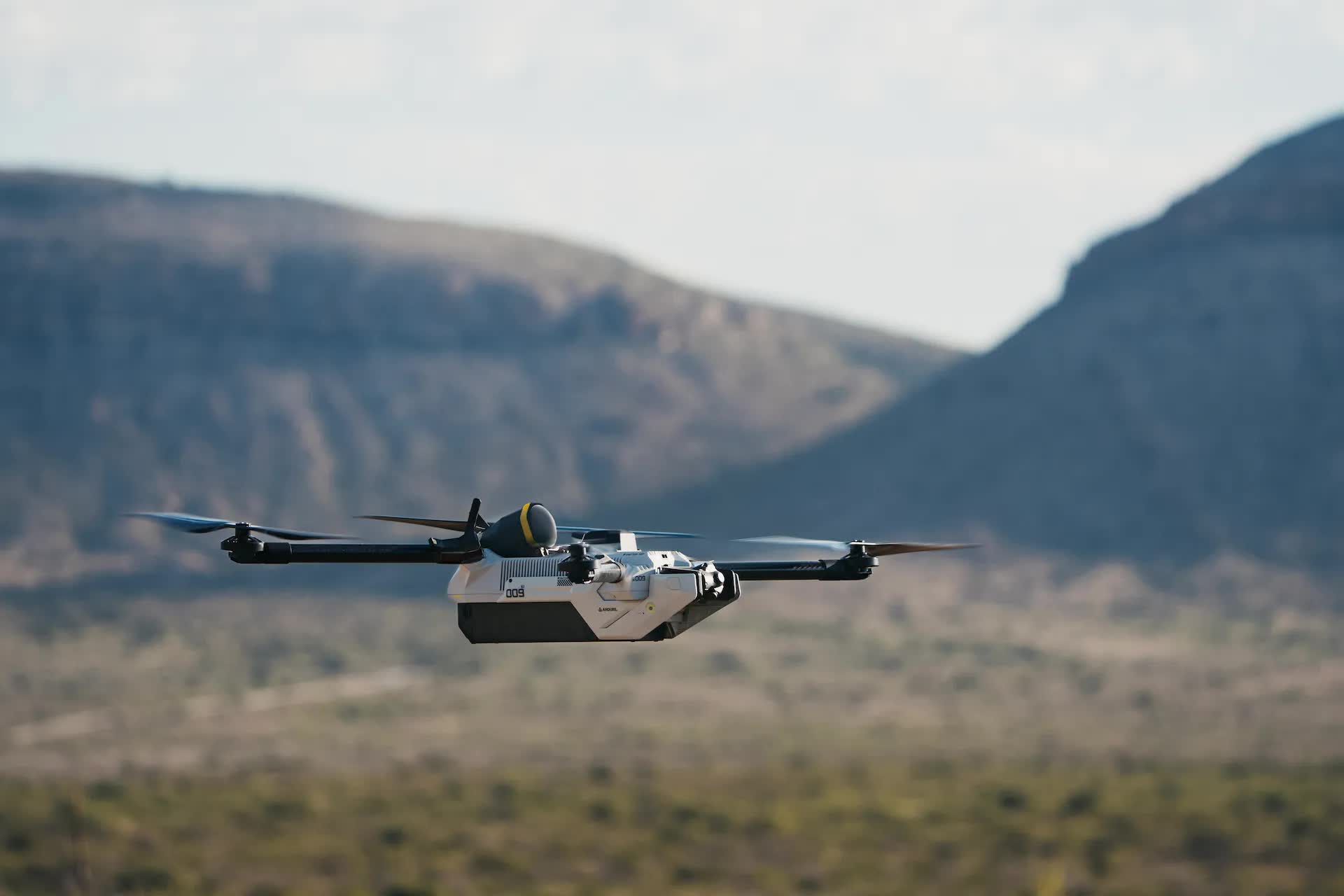 Regardez le nouveau drone kamikaze alimenté par l'IA de Palmer Luckey détruire un camion pickup 2 Regardez le nouveau drone kamikaze alimente par lIA de Palmer