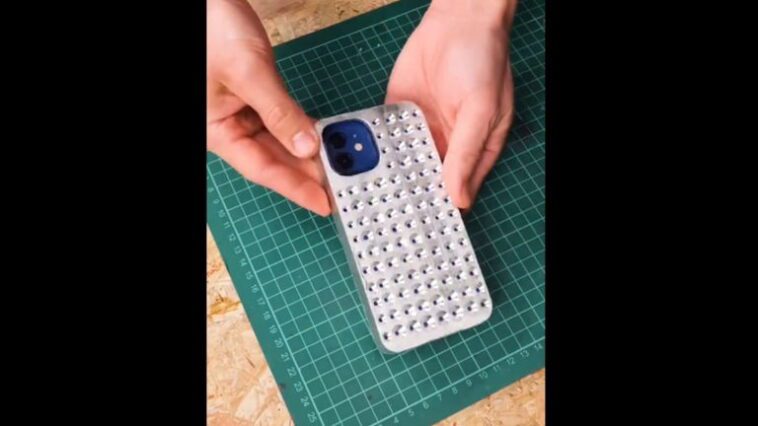 Résistance extrême : cette coque pour iPhone est faite d'aluminium d'un MacBook Pro fondu 1 Résistance extrême : cette coque pour iPhone est fabriquée à partir de l'aluminium d'un MacBook Pro fondu