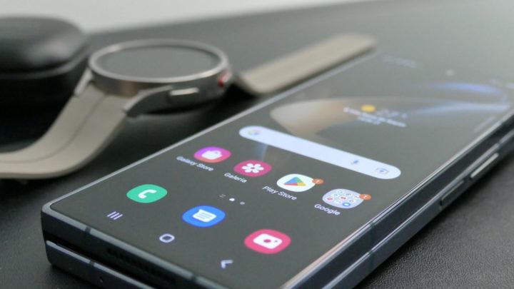 Samsung confirme ne pas avoir de plan pour faire une version moins chère du Galaxy Z Fold 2 Image Samsung avec Android 14