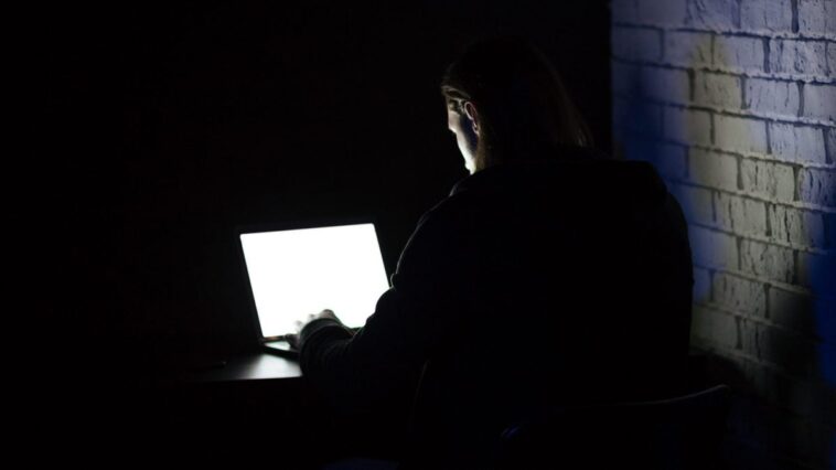 Scandale à l'université : un professeur utilise l'IA pour créer des images compromettantes de ses étudiantes 1 Immagine