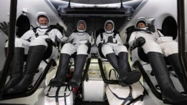 Un astronaute de la NASA hospitalisé à son retour de l'ISS 14 Astronauta da NASA foi hospitalizado após regressar da ISS
