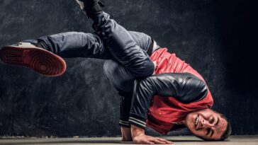 Un jeune développe un nodule de 30 cm à la tête à cause de la breakdance : comment est-ce possible 10 Immagine