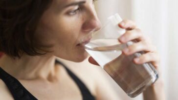 Une géologue a trouvé l'eau la plus ancienne du planète. Elle n'a pas pu s'empêcher de la goûter et maintenant vous pouvez connaître son goût 17 Une géologue a trouvé l'eau la plus ancienne du monde. Elle n'a pas pu s'empêcher de la goûter et maintenant vous pouvez découvrir son goût