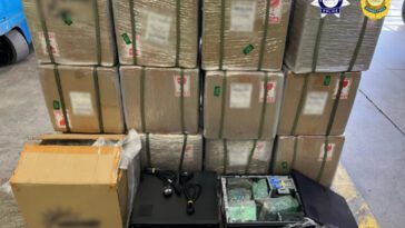 Quelqu'un a tenté de faire passer 100 kg de drogues synthétiques en Australie dissimulées dans des boîtiers d'ordinateurs 11 Someone tried to smuggle 100kg of synthetic drugs into Australia inside a bunch of PC cases