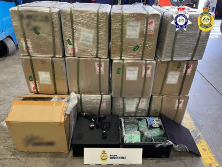 Quelqu'un a tenté de faire passer 100 kg de drogues synthétiques en Australie dissimulées dans des boîtiers d'ordinateurs 1 Someone tried to smuggle 100kg of synthetic drugs into Australia inside a bunch of PC cases