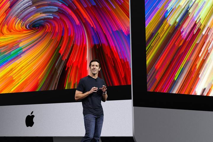 Une année de plus sans nouvelles de l'iMac Pro 3 John Ternus d'Apple parle de l'iMac à la Conférence mondiale des développeurs (WWDC) en 2017.