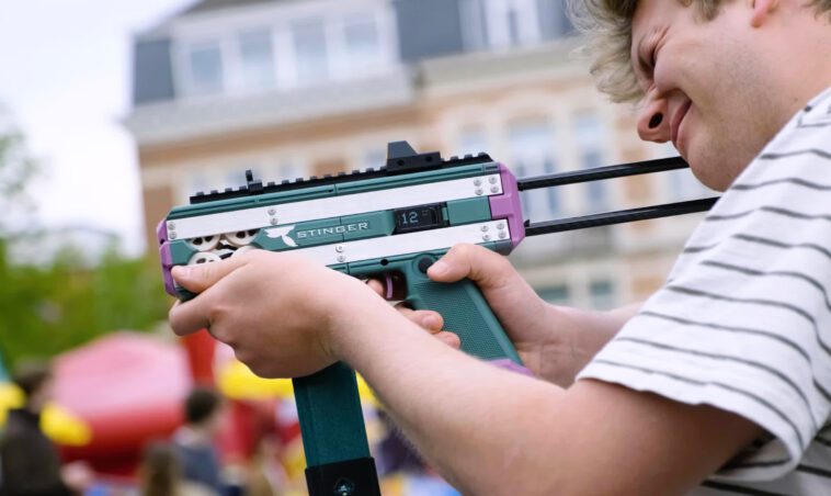 Le blaster "Stinger" en Raspberry Pi rend les simples pistolets Nerf totalement insignifiants 1 Raspberry Pi Stinger blaster makes ordinary Nerf guns look tame