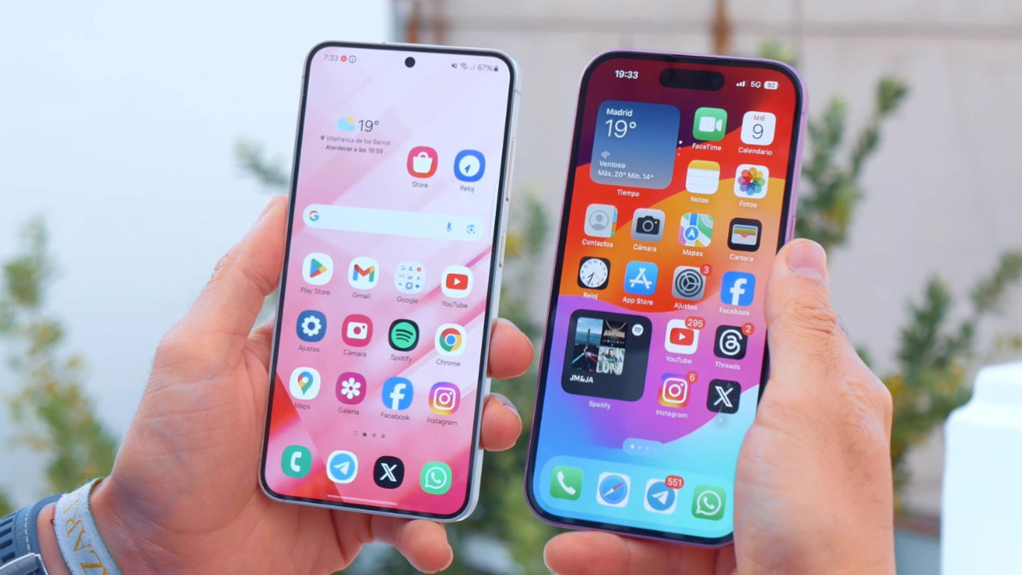 iPhone 16 vs Samsung Galaxy S24 : Les grandes différences, lequel choisir ? Comparatif 3 Écrans du Samsung Galaxy S24 et de l'iPhone 16