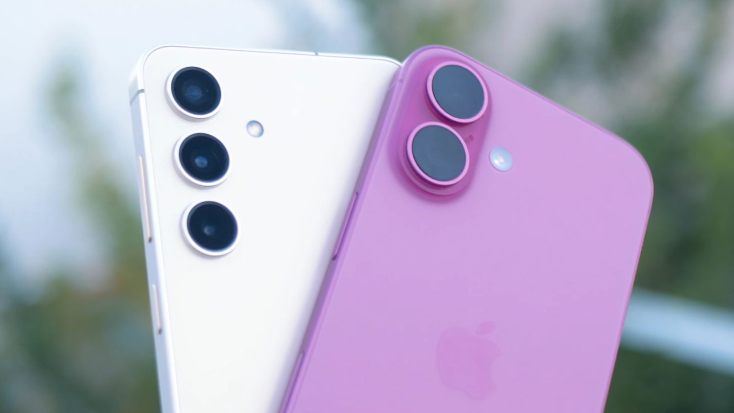 iPhone 16 vs Samsung Galaxy S24 : Les grandes différences, lequel choisir ? Comparatif 6 Caméras arrière du Samsung Galaxy S24 et de l'iPhone 16