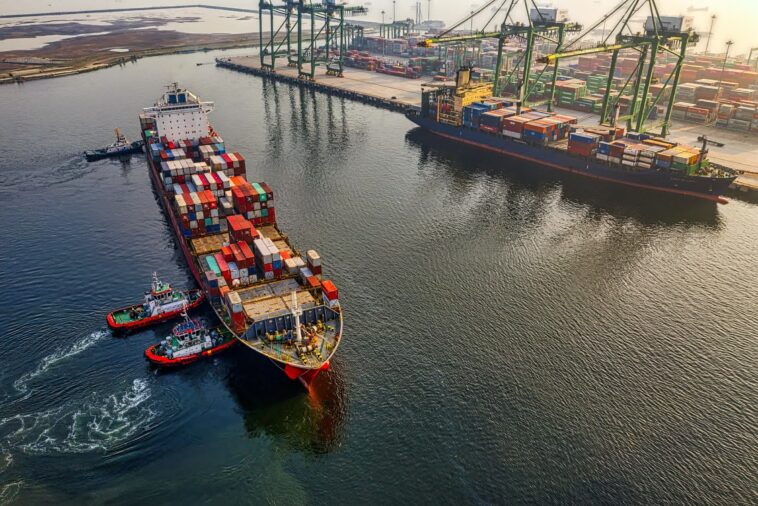 Trump propose un tarif de 25 % sur les imports canadiens et mexicains, 10 % sur les biens chinois 1 Trump Propose Un Tarif De 25 % Sur Les Imports