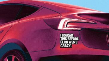 Actuellement, les Tesla ont un nouveau sticker : "Je l'ai acheté avant qu'il ne devienne fou" 27 Actuellement, les Tesla ont un nouveau sticker : "Je l'ai acheté avant qu'il ne devienne fou"
