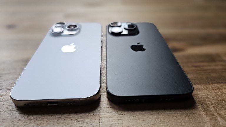 Apple iPhone 16 Pro contre iPhone 15 Pro : Le comparatif 2 iPhone 16 Pro vs iPhone 15 Pro Side by Side