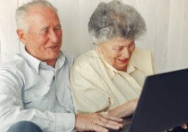 Assurer l'accès à Internet pour les personnes âgées : un atout pour la santé publique 35 Personnes âgées accédant à Internet