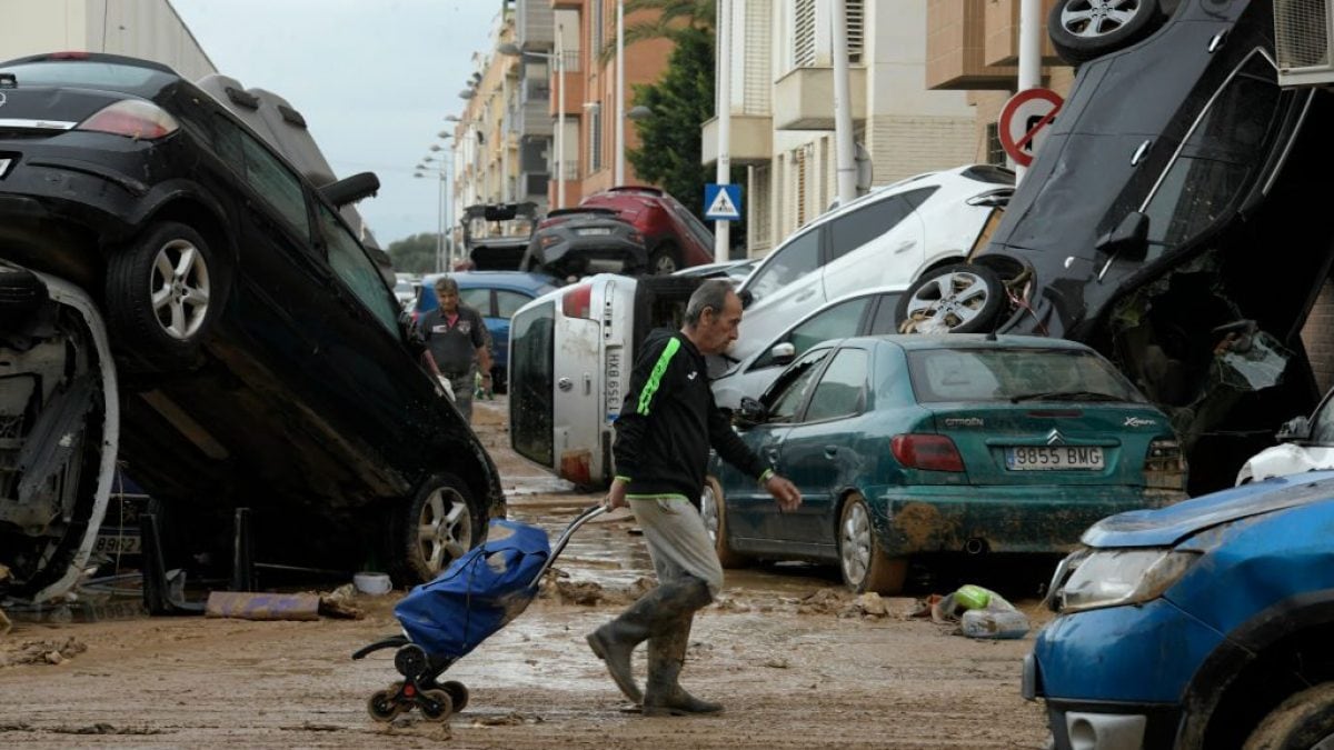 Avec quel courage aborder les chemtrails face aux centaines de morts à Valence 2 Immagine