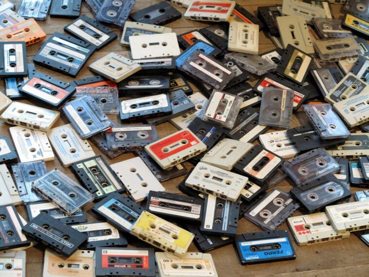 Combien de mètres de bande se cachent dans une cassette audio de 60 minutes ? 1 How many feet/meters of tape are found in a 60-minute audio cassette tape?