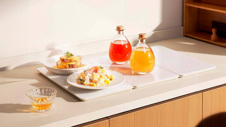 Découvrez la nouvelle planche à découper révolutionnaire de Xiaomi : décongèle vos aliments, réchauffe vos plats et se plie totalement ! 2 Voici la nouvelle planche à découper de Xiaomi qui vient révolutionner votre cuisine : décongèle des aliments, chauffe des plats et est entièrement pliable