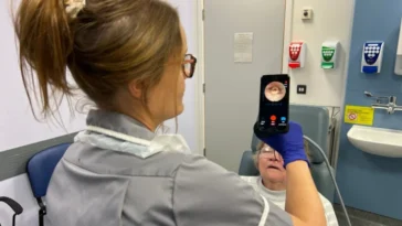 Endoscope-i : Le Royaume-Unis teste un nouvel adaptateur pour iPhone afin de lutter contre le cancer de la gorge 27 Endoscope-i: Reino Unido testa novo adaptador para iPhone para combater cancro da garganta