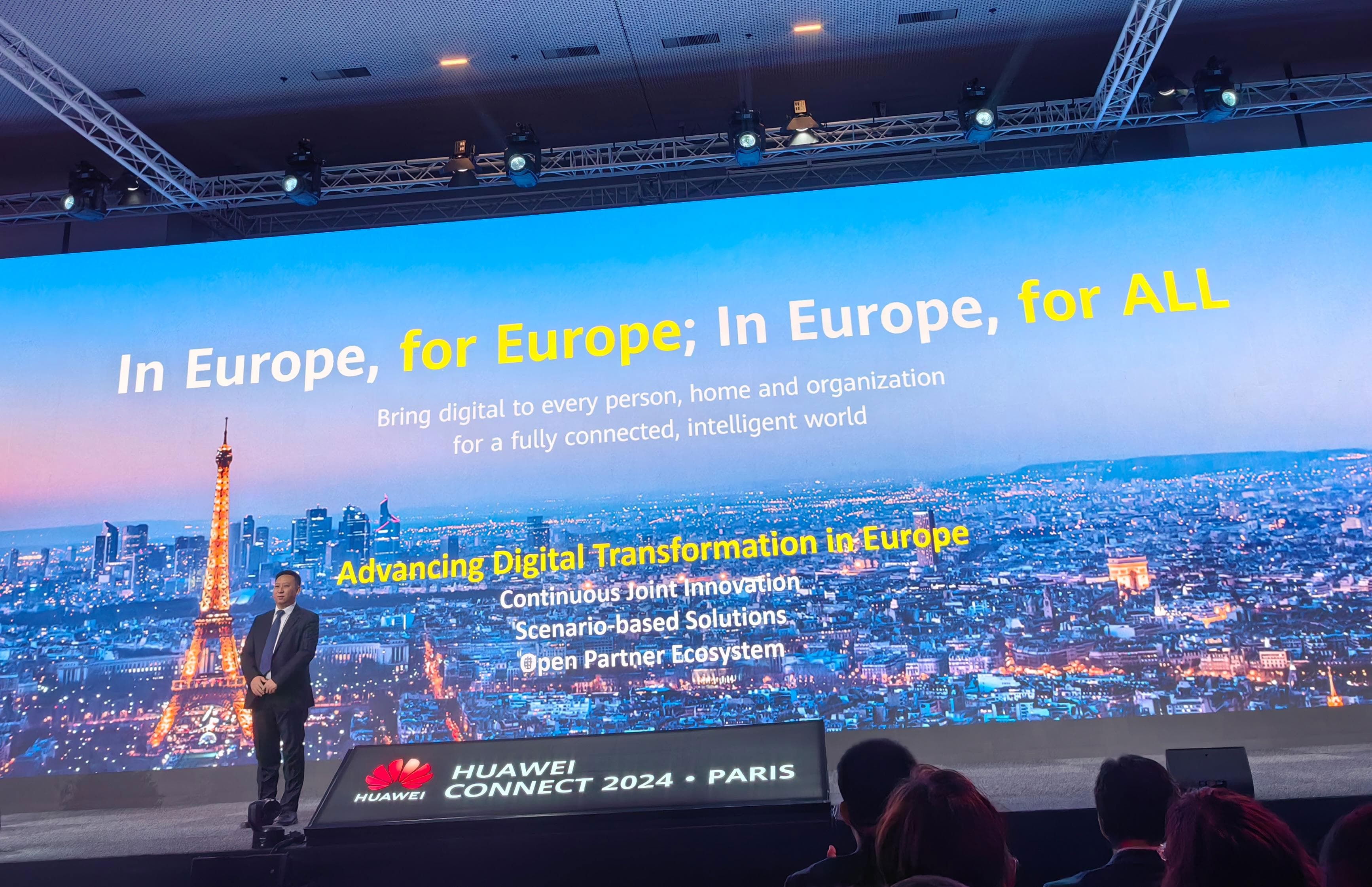 HUAWEI dévoile son OceanStor Dorado tout-flash : la solution incontournable et sécurisée pour vos systèmes de stockage 3 HUAWEI présente son All-Flash OceanStor Dorado, une solution claire et sécurisée pour les systèmes de stockage