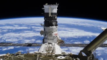 Des spécialistes craignent que la destruction de la ISS n'endommage l'atmosphère terrestre 7 ISS em risco… estação voltou a executar manobras para evitar lixo espacial