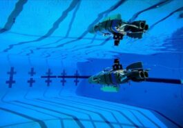 Robots du projet SWIM de la NASA en tests dans une piscine