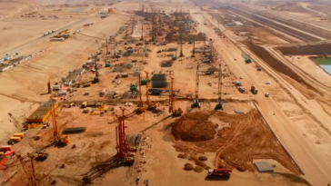La mégapole en forme de ligne d'Arabie Saoudite progresse rapidement, mais aurait coûté des milliers de vies 19 La mégapole en forme de ligne d'Arabie Saoudite évolue rapidement, mais aurait coûté des milliers de vies