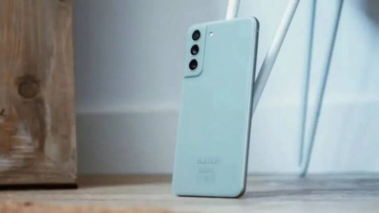 Le Samsung Galaxy S21 FE reçoit également la mise à jour de sécurité de novembre en Europe ! 1 Le Samsung Galaxy S21 FE se met à jour avec le patch de sécurité de novembre en Europe