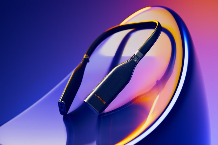 Le nouveau collier Pro de Viture offre des superpouvoirs supplémentaires aux lunettes AR 2 Le Pro Neckband de Viture apparaît sur un fond coloré