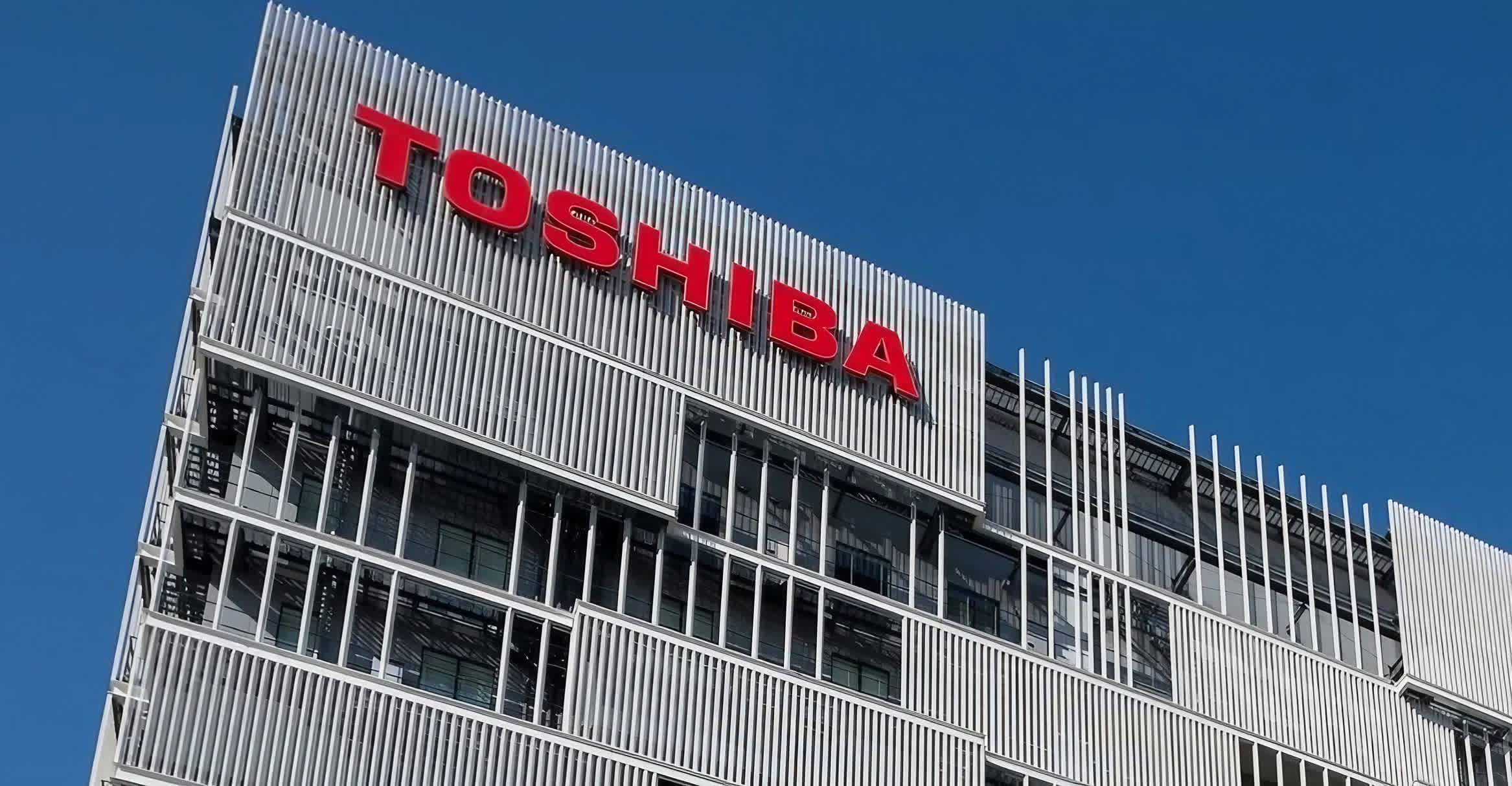 Le tout-en-un de Toshiba intègre une imprimante matricielle et une autonomie de secours de 3 minutes dans une unité de 23 kg 2 Le tout en un de Toshiba integre une imprimante matricielle et une