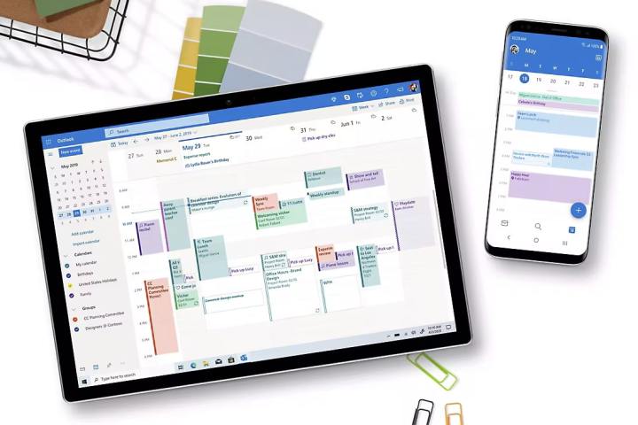 Microsoft réintroduit cette fonctionnalité dans la nouvelle version d'Outlook ! 2 Une tablette et un téléphone montrant la fonctionnalité du calendrier dans l'application Outlook.