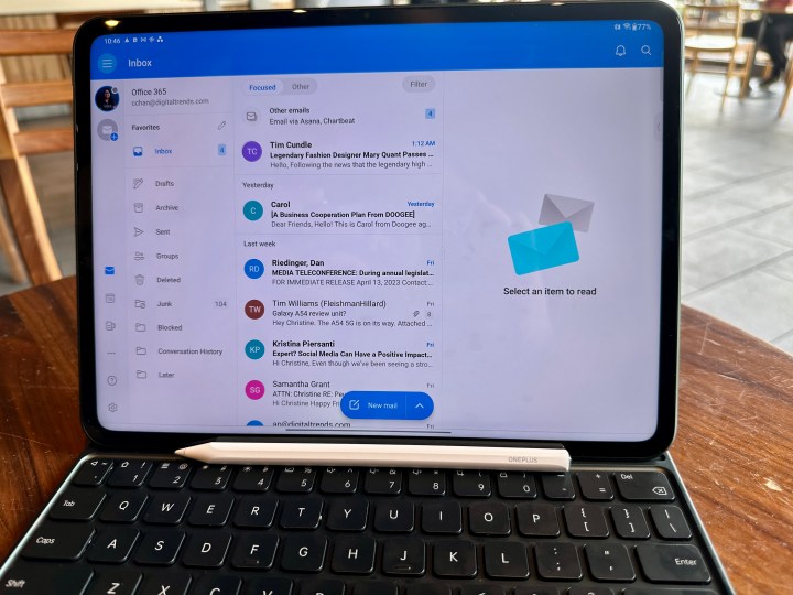 Ouvrir plus de 60 e-mails pourrait faire planter Outlook 2 OnePlus Pad showing Outlook