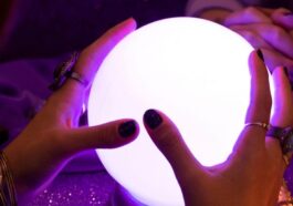 Parler avec des cartomanciennes sur les réseaux sociaux est risqué : « Je vous révèle ce qu'il advient de vos secrets »
