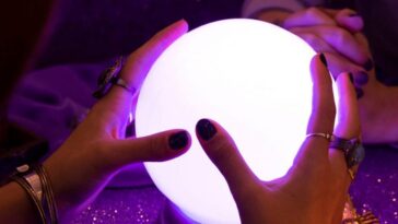 Parler avec des cartomanciennes sur les réseaux sociaux est risqué : « Je vous révèle ce qu'il advient de vos secrets » 7 Parler avec des cartomanciennes sur les réseaux sociaux est risqué : « Je vous révèle ce qu'il advient de vos secrets »