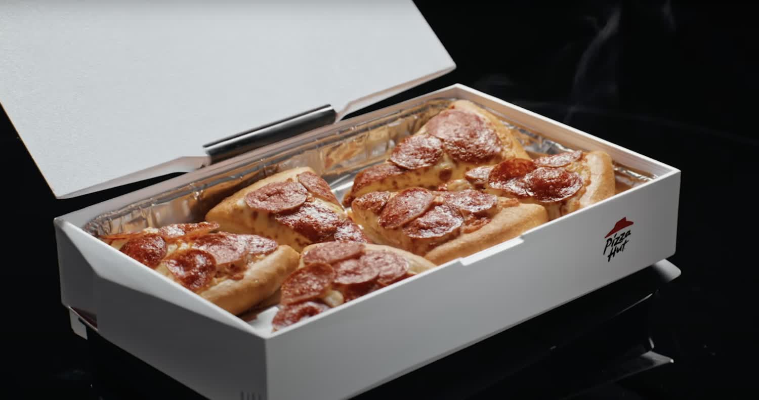 Pizza Hut dévoile un dispositif imprimable en 3D qui utilise la chaleur de la PS5 pour garder la pizza chaude 2 Pizza Hut devoile un dispositif imprimable en 3D qui utilise