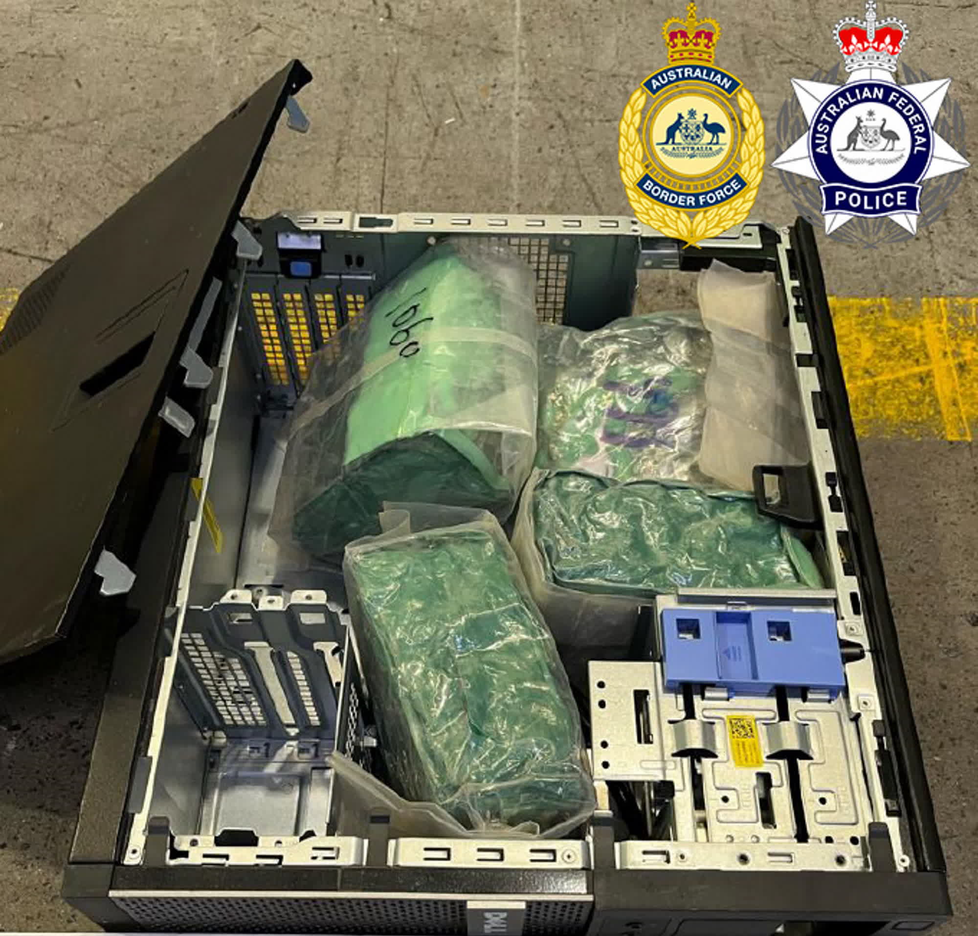 Quelqu'un a tenté de faire passer 100 kg de drogues synthétiques en Australie dissimulées dans des boîtiers d'ordinateurs 2 Quelquun a tente de faire passer 100 kg de drogues