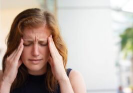 Qu'est-ce que la céphalée en coup de tonnerre : comment reconnaître quand le mal de tête devient dangereux 73 Immagine