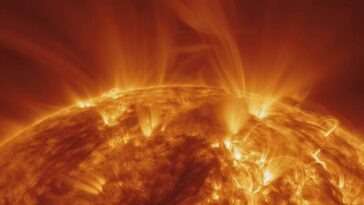 Les expulsions de masse coronale (CME) sont des éruptions de particules chargées (plasma) de la couronne du Soleil qui peuvent voyager dans l'espace et atteindre même la Terre, provoquant des tempêtes solaires / Photo Credit: iStock