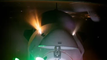 SpaceX réalise une manœuvre historique avec la Station Spatiale Internationale… et se passe des Russes 30 Image de la Dragon, de la SpaceX, accostant à la Station Spatiale Internationale