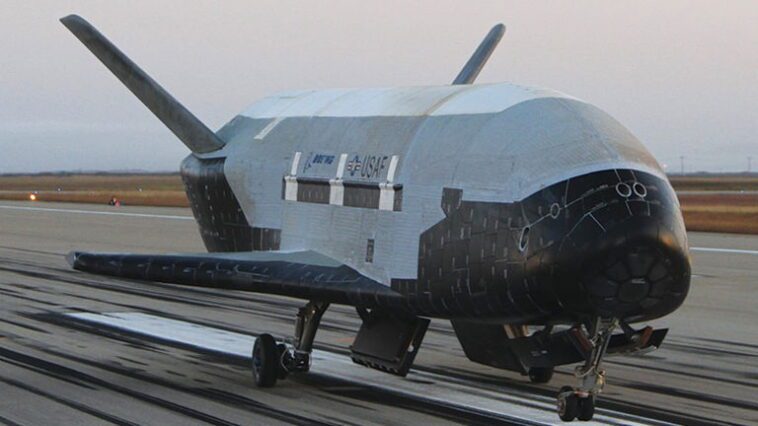 Un avion orbital mystérieux a entamé des phases de tests pionnières. Ça pourrait marquer un tournant. 1 Un avion orbital mystérieux a commencé des phases de tests pionnières. Cela pourrait marquer un tournant