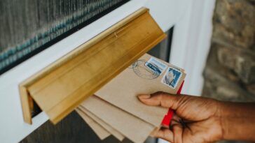 Une lettre arrive et le compte est vidé : découvrez comment fonctionne la fraude du facteur 8 Une lettre arrive et le compte est vidé : découvrez comment fonctionne la fraude du facteur