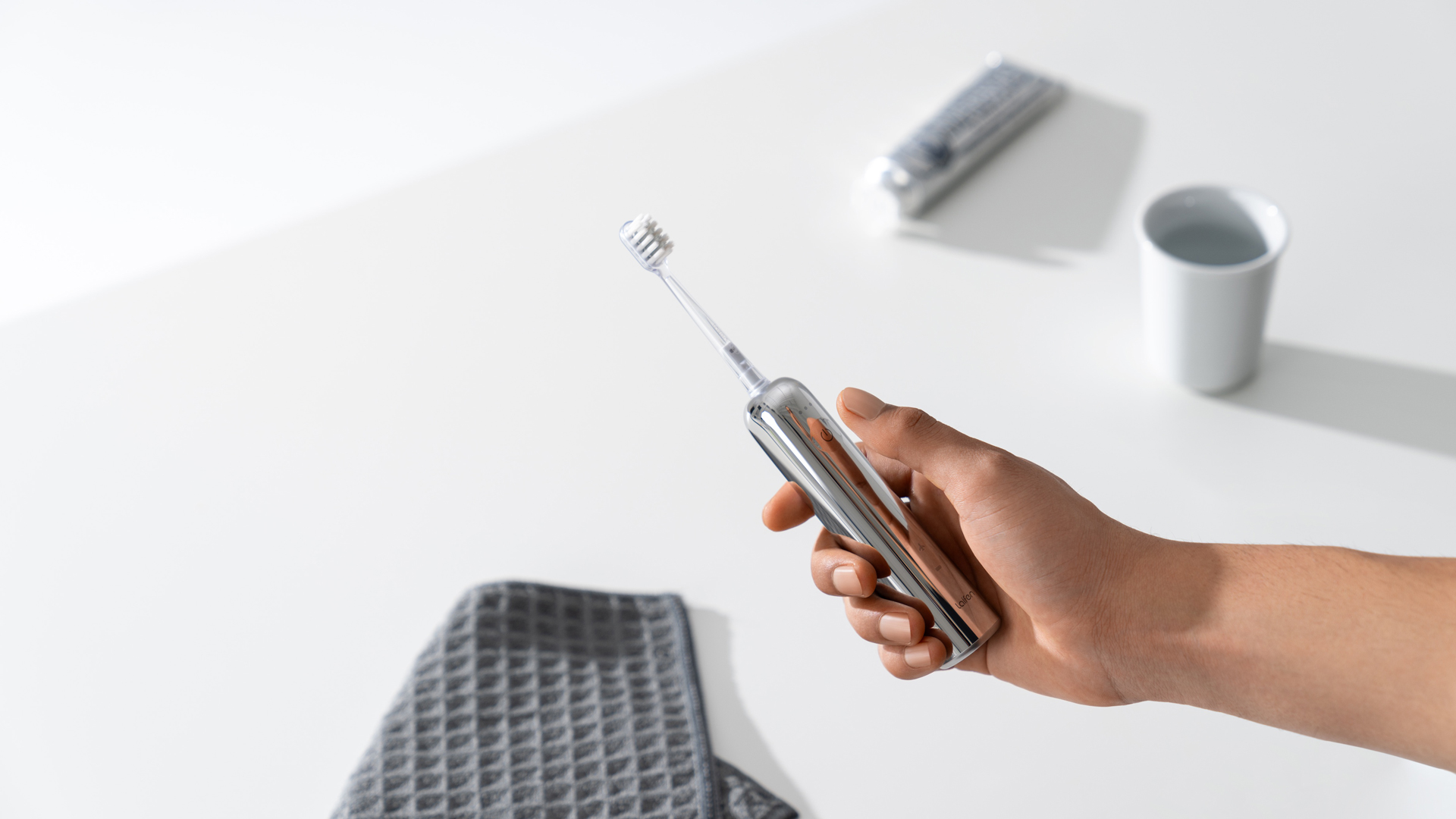 Black Friday : Offres irrésistibles sur le sèche-cheveux Laifen Swift Special et brosse à dents Wave 5 Laifen Wave Main
