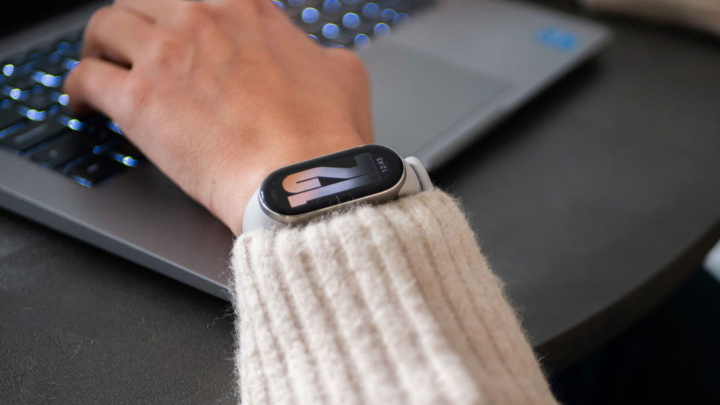 Comparaison Xiaomi Smart Band 9 vs HUAWEI Band 9 : Comparatif, différences et laquelle est meilleur bracelet connecté 5 Xiaomi Smart Band 9 au poignet