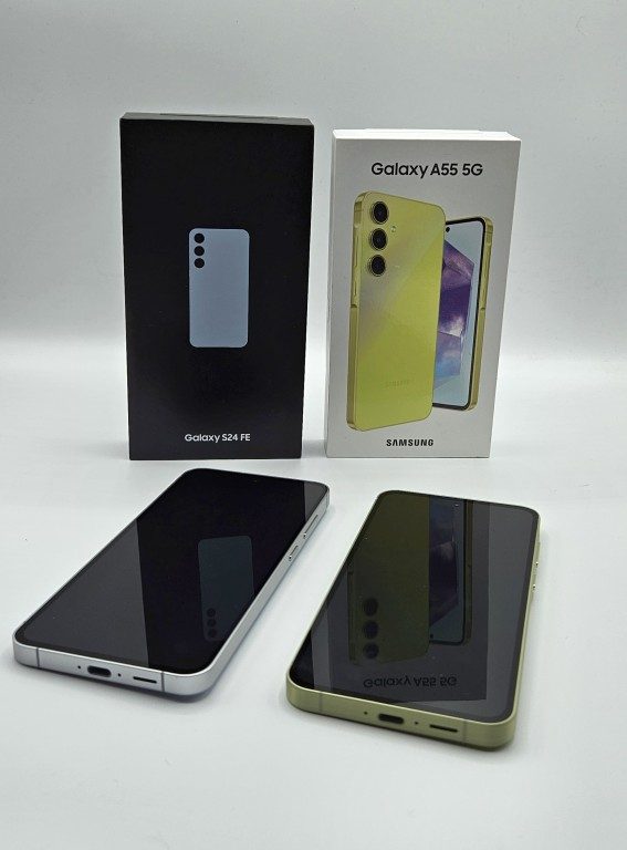 Galaxy A55 vs. S24 FE : Comparatif, qui offre le meilleur rapport qualité-prix ? 3 Les deux smartphones sont séparés par environ 200 - 300 euros. (Photo : Sven Wernicke)